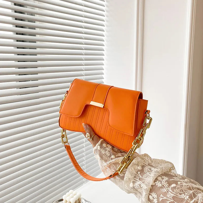 The Chic Tote – Luxury Travel Tote for Beauty & Lifestyle Essentials