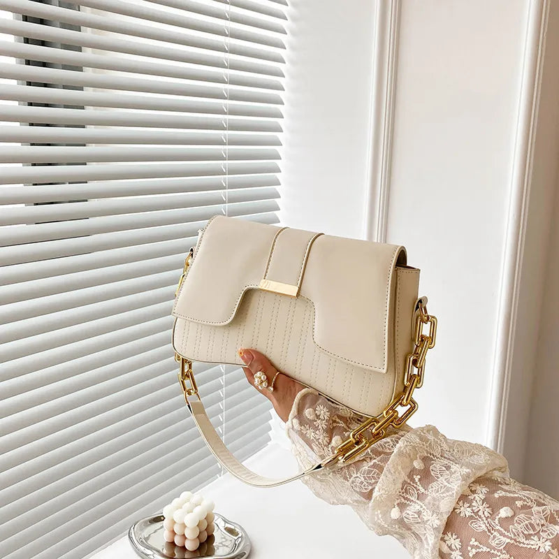 The Chic Tote – Luxury Travel Tote for Beauty & Lifestyle Essentials