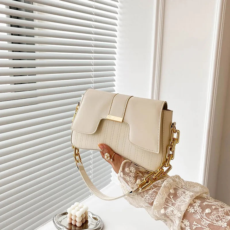 The Chic Tote – Luxury Travel Tote for Beauty & Lifestyle Essentials