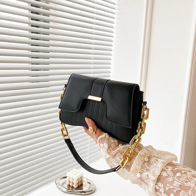 The Chic Tote – Luxury Travel Tote for Beauty & Lifestyle Essentials